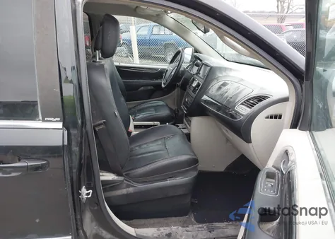 2014 Chrysler Town & Country Touring from USA, damaged, VIN 2C4RC1BG4ER218437